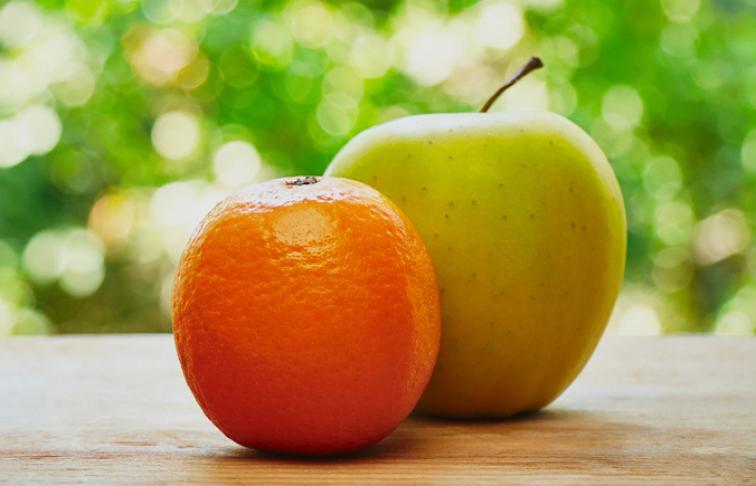 Apple and orange, symbolising comparision