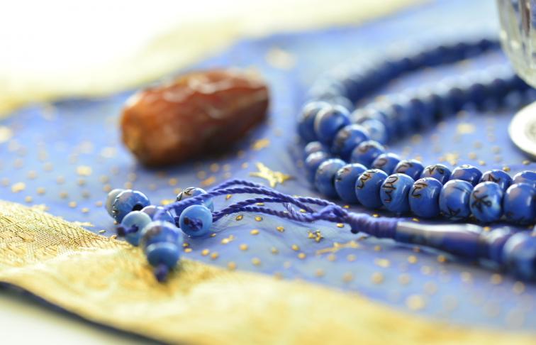 Dates and prayer beads